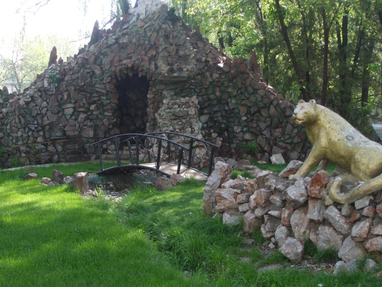 Tourist Hotel Шимкент Екстериор снимка